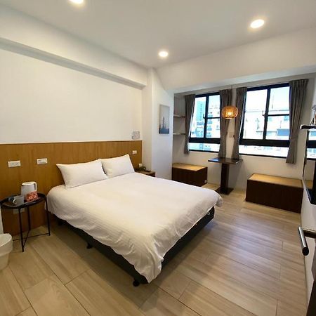 良文旅 Ryou Hotel Тайнань Экстерьер фото