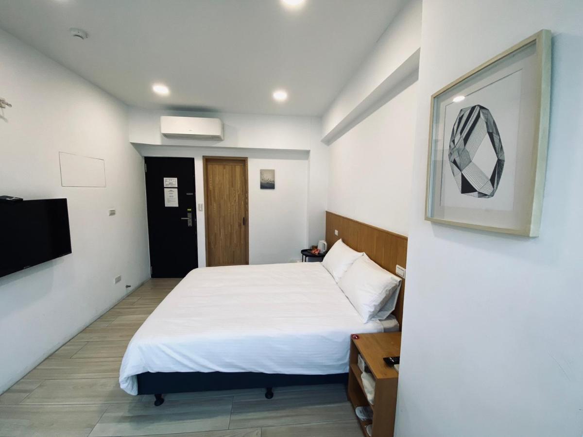 良文旅 Ryou Hotel Тайнань Экстерьер фото