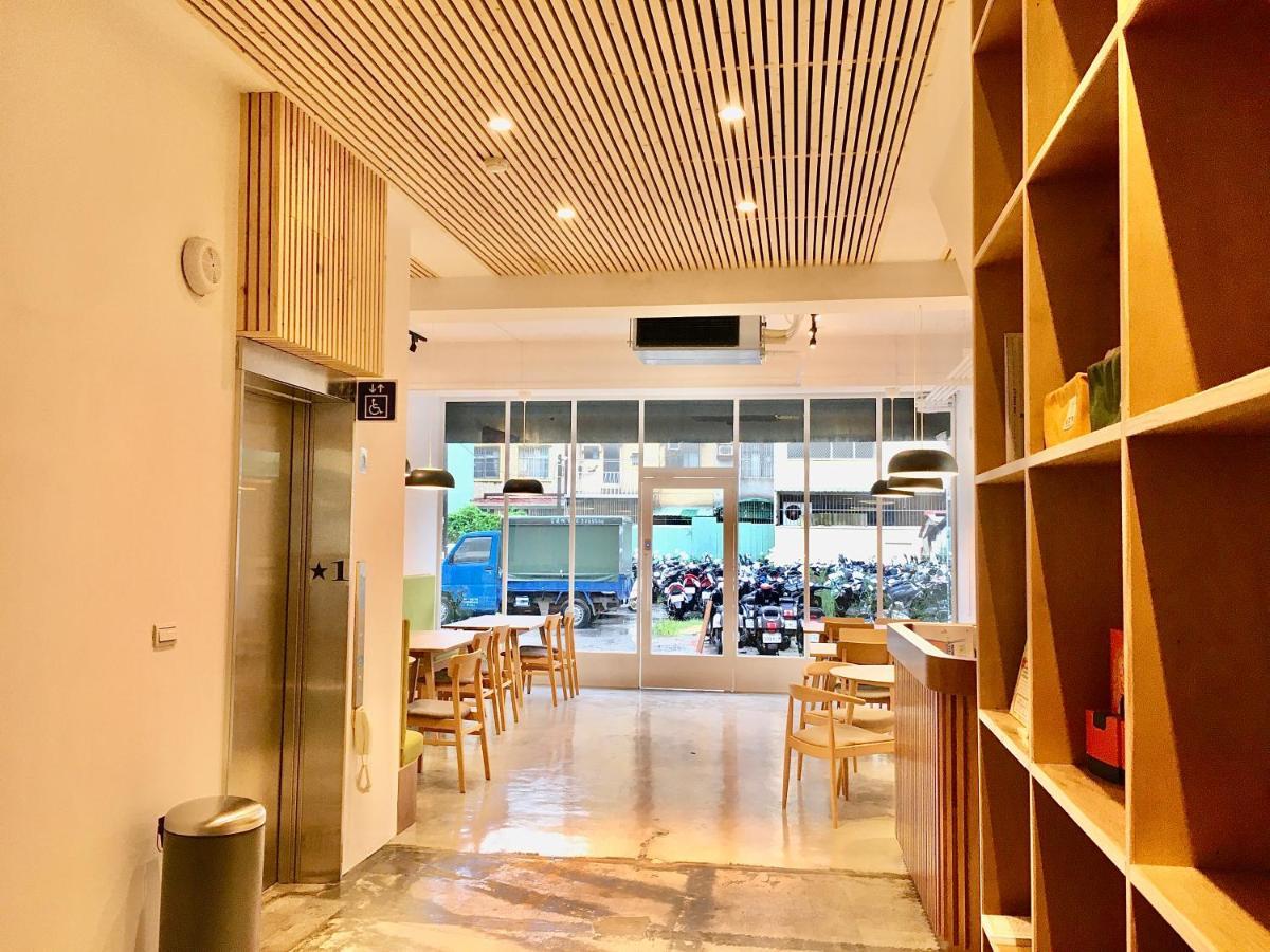 良文旅 Ryou Hotel Тайнань Экстерьер фото